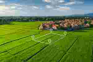 Feld mit aufgezeichneten Grundstück