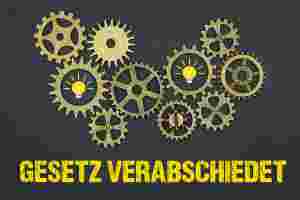 Zahnräder über Schriftzug GESETZ VERABSCHIEDET